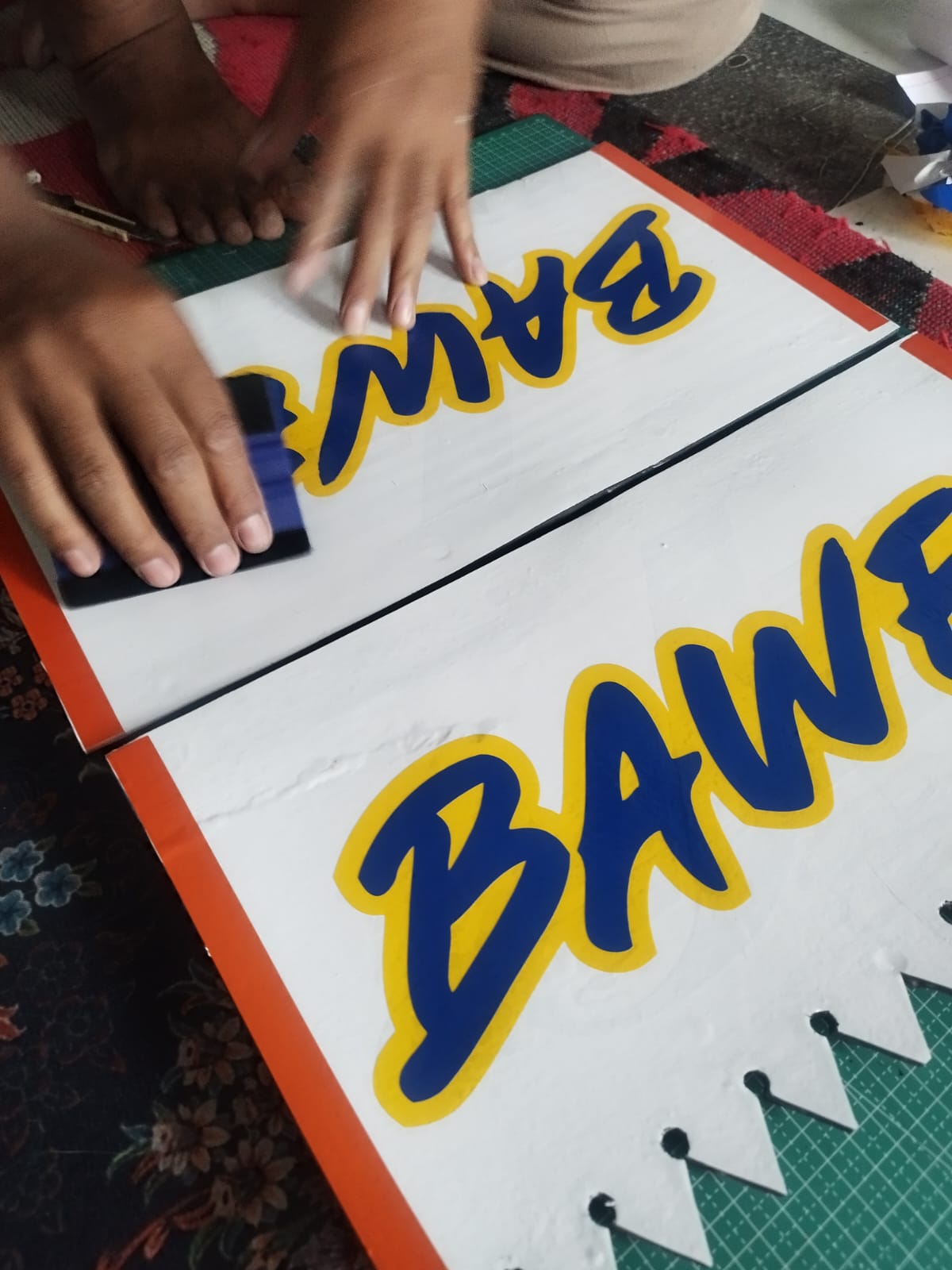 Proses Pemasangan Cutting Sticker